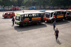 Passengers arrive at Kampung Rambutan bus terminal in East Jakarta on June 5. Under the new transportation ministerial regulation, buses can only fill 70 percent of their seats. JP/P.J. Leo

