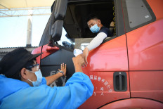 Virus-hit Beijing tightens outbound travel; Shanghai demands quarantine