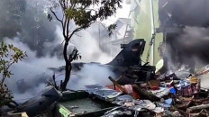 Indonesian Air Force Hawk 209 jet fighter crashes in residential area of Riau