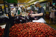 Beijing enacts more curbs to stop spread of coronavirus out of Chinese capital