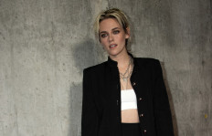 'Happiest Season' spotlights LGBT love in Christmas rom-com