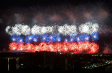 Russia stages grand WWII parade ahead of vote on Putin reforms