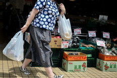 Japan begins charging for plastic bags