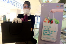 Jakarta’s ban on plastic bags still has holes