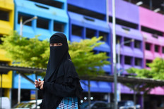 Central Lombok to require female Muslim civil servants to wear niqab&nbsp;in place of mask