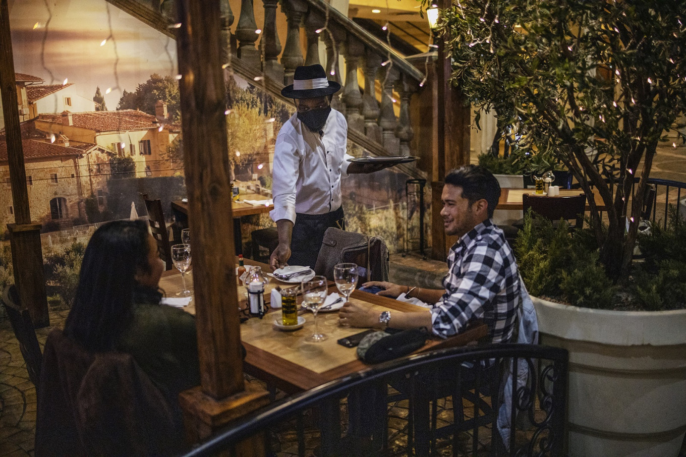 Discover the Delicious Diversity: A Guide to the Best Restaurants in South Africa for Tourists