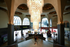 Fans gather for final showings at Thailand's much-loved La Scala theater