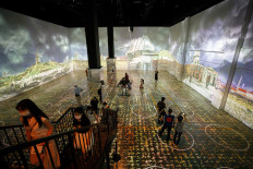 In Canada, art lovers head to drive-in for safe Van Gogh show