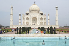 A low number of tourists are seen at Taj Mahal amid concerns over the spread of the COVID-19 novel coronavirus, in Agra on March 16, 2020.
