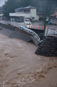Desperate searches as dozens feared dead in Japan floods