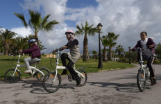 Tunisia women cyclists challenge gender norms