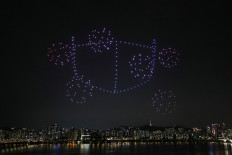 Hundreds of drones light up Seoul night sky with coronavirus advice
