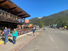 Quarantines or not, Americans descend on summer vacation spots