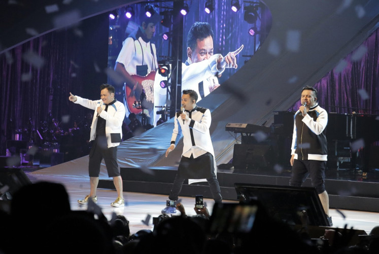 Revving up: Kahitna performs at its 30th anniversary concert in 2016. The ‘80s group from Bandung, known for their balladic renditions, is a featured performer in the upcoming “Drive-In Konser” in August, which claims to be the first of its kind in Indonesia.