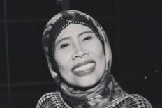Renowned Betawi comedienne Omas passes away at 54
