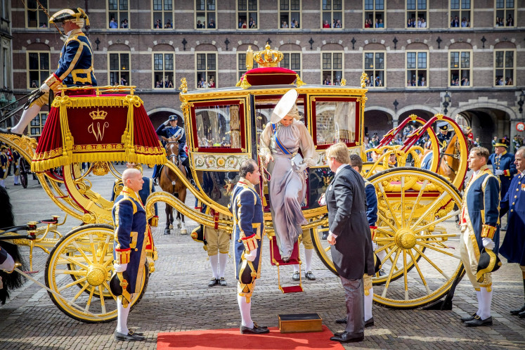Dutch King Willem-Alexander (C-R) and Queen Maxima (C) arrive at the Ridderzaal in The Hague, on September 18, 2018. 
