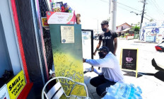 In LA, community fridges feed people hit by pandemic