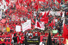 Thousands of protesters pack the area in front of the House of Representatives in Jakarta on July 16. They urged lawmakers to stop the deliberation of the omnibus bill on job creation. JP/Wendra Ajistyatama