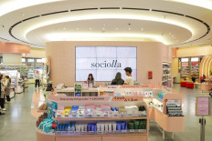 Business as usual: Customers browse a cosmetics and skincare retailer on Jan. 20, 2020, at Lippo Mall Puri shopping center in West Jakarta. As businesses reopen after three months of restrictions due to COVID-19, brands will need to adapt to changes in consumer behavior. 