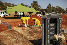 'A nightmare': Virus upsets South African funeral rites