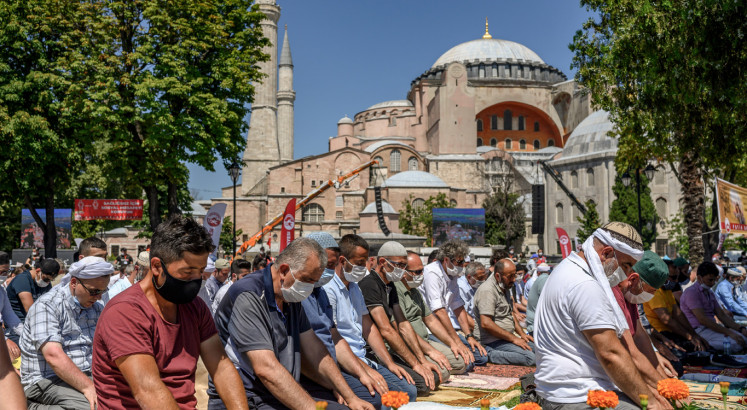 Thousands pray at Hagia Sophia amid criticism of site&rsquo;s reconversion