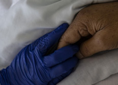Chile hospitals ensure patients do not die alone despite pandemic