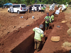 Jakarta cemetery space about to run out as COVID-19 burials increase