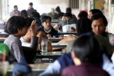 Customers flout the COVID-19 health protocols on July 29, 2020 at a coffee shop in South Tangerang, Banten.