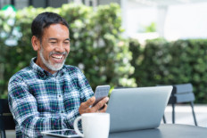 New research has found that using the Internet frequently could improve the mental wellbeing of older adults.