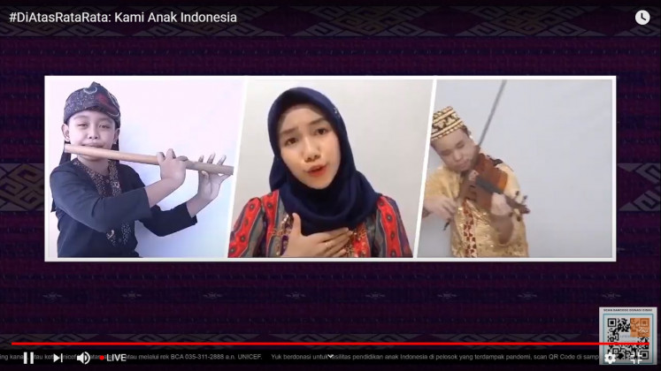 Virtual trio: Nada Badra (center), an alumna of the Di Atas Rata-Rata (Above Average; DARR) project, performs “Janji Untuk Mimpi” (Promise to a Dream) during DARR's livestreamed charity concert on July 25, 2020 to mark National Children's Day. Accompanying her are Regy Setiawan (left) on Sundanese 'suling' and Norman Jefferson on violin. 