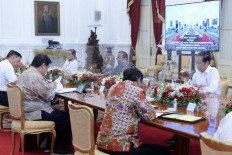 State Palace vows compliance with virus protocol after Jokowi, ministers seen without masks
