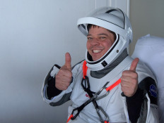 NASA astronaut Robert Behnken gives a thumbs up after egressing the SpaceX Crew Dragon Endeavour spacecraft onboard the SpaceX GO Navigator recovery ship after he and NASA astronaut Douglas Hurley landed in the Gulf of Mexico off the coast of Pensacola, Florida, US, on August 2, 2020. 