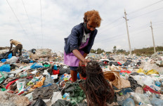 Hair scavenged from Nairobi dump ends up in salon amid COVID-19 pandemic