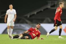 Fernandes penalty lifts Man Utd past dogged Copenhagen