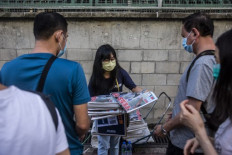 Defying China, Hong Kongers rush to buy pro-democracy newspaper 