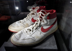 Michael Jordan's sneakers sell for $615,000, new record
