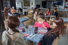 New Zealanders wear face masks as Auckland lockdown lifted