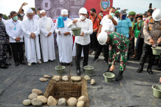 North Sumatra Governor Edy Rahmayadi (center) symbolically puts the first stone to mark the construction of the North Sumatra Sports Center in Sena village, Deli Sedang regency, North Sumatra, on Friday.