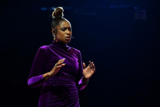 Jennifer Hudson, sister Julia give away 2,000 bags of school supplies to kids