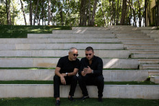 'We must go on', says Lebanese designer Elie Saab after blast