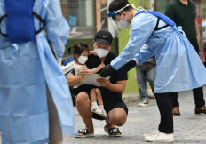 Seoul mandates face masks as S.Korea battles spike in coronavirus