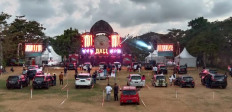 Bali holds trial drive-in concert