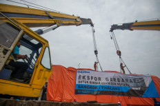 Indonesia books trade surplus for 12 consecutive months