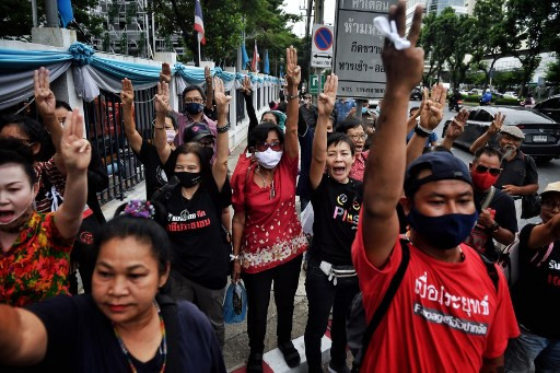 Thailand tells universities to stop students' calls for monarchy reform ...