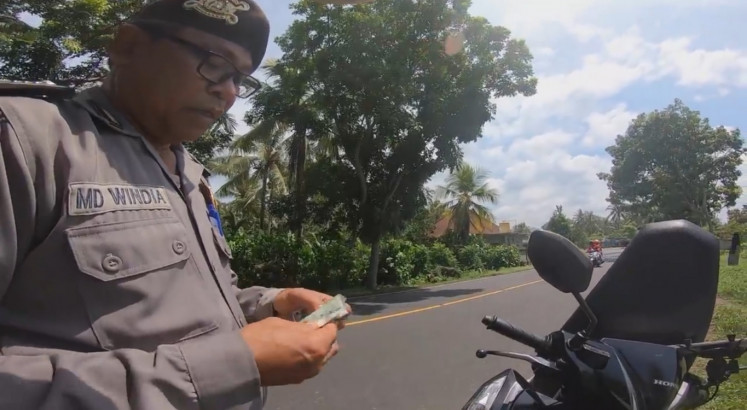 Video of Bali police &lsquo;extorting&rsquo; Japanese tourist goes viral 