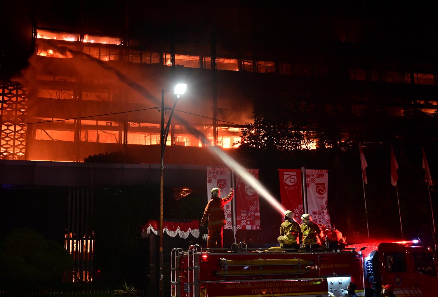 Fire Breaks Out At Home Ministry - Jakarta - The Jakarta Post