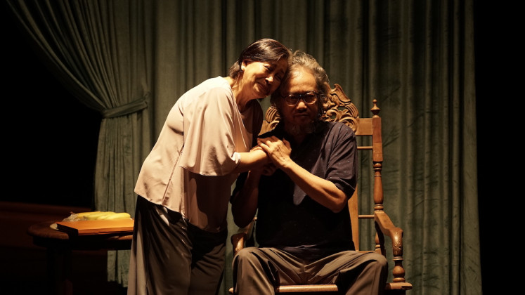Master actors: Veteran stage actors Ratna Riantiarno (left) and Butet Kartaradjasa star in 'Rumah Kenangan' by the Titimangsa Foundation, a family drama that takes place in the all-too-familiar conditions of the present.