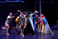 Multitude of Peer Gynts: A dialogue with uncertainty