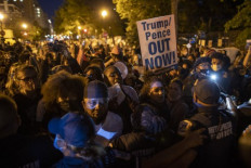 Protesters gather outside White House ahead of Trump speech