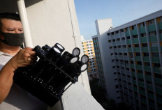 Male Wolbachia-aedes aegypti mosquitos are released via a mosquito launcher at a public housing estate test site in Singapore August 27, 2020.